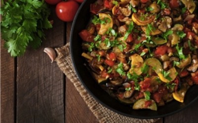 Ratatouille di verdure di stagione arrostite: ricetta ed ingredienti - ricette-vegane-dal-web - ratatouille 400x250 1 - ratatouille 400x250 1 - Ratatouille di verdure di stagione arrostite: ricetta ed ingredienti - ricette-vegane-dal-web-