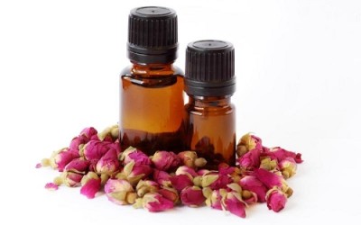 Olio essenziale di rosa: proprietà e utilizzi - ricette-vegane-dal-web - olio essenziale di rosa 400x250 - olio essenziale di rosa 400x250 - Olio essenziale di rosa: proprietà e utilizzi - ricette-vegane-dal-web-