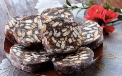 Salame di cioccolato fondente: ricetta ed ingredienti salame di cioccolato 400x250 1 - Salame di cioccolato fondente: ricetta ed ingredienti