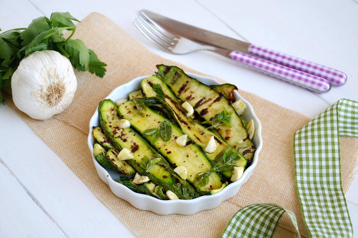Zucchine grigliate - ricette-vegane-dal-web - Zucchine grigliate 1 - Zucchine grigliate 1 - Zucchine grigliate - ricette-vegane-dal-web-